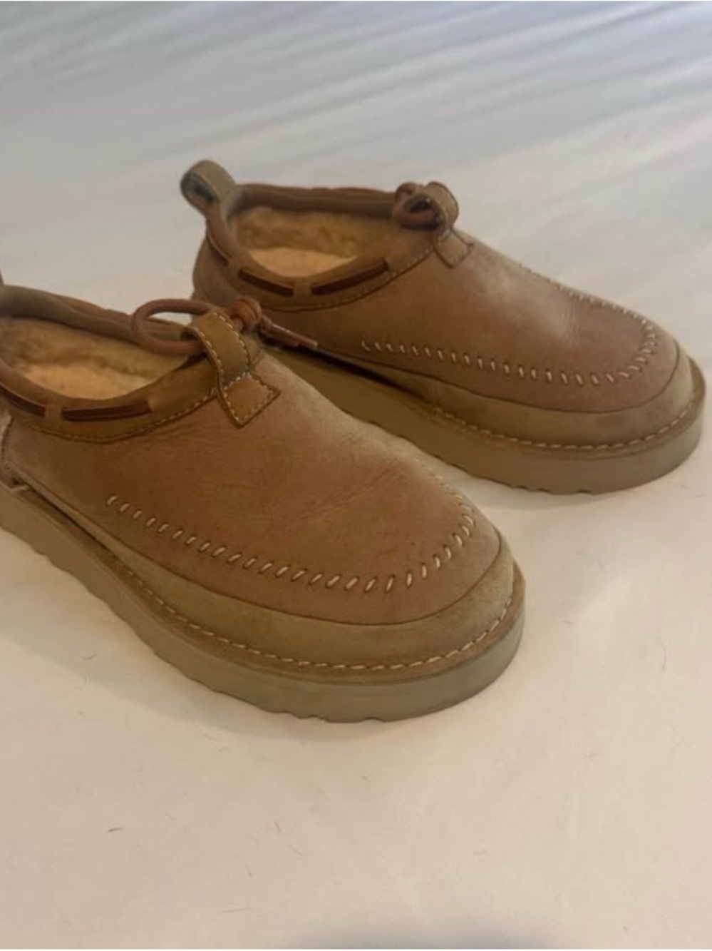 Ugg like new Tasman slippers size 7m or 8w